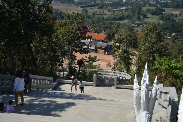 Pai, Wat Phra That Mae Yen, Witte Boeddha, Backpackjunkies