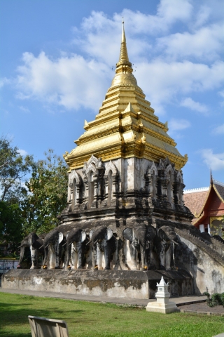 Chiang Mai - Wat Chiang Man 002 - BackPackJunkies