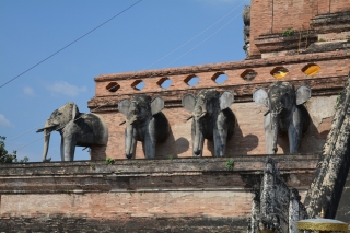 Chiang Mai - Wat Chedi Luang 006 - BackPackJunkies