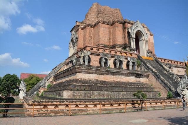 Chiang Mai - Wat Chedi Luang 007 - BackPackJunkies