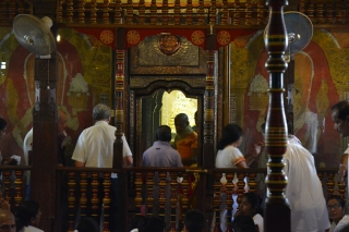 Kandy - Temple of the Sacred Tooth - Tevava_02 - Backpackjunkies Kandy, Temple of the Sacred Tooth, Backpackjunkies