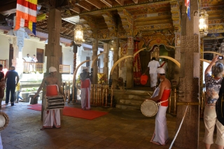 Kandy - Temple of the Sacred Tooth - Tevava_05 - Backpackjunkies Kandy, Temple of the Sacred Tooth, Backpackjunkies