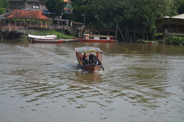 Kuching, waterfront, Backpackjunkies