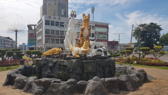 Kuching, Kattenstandbeeld, Backpackjunkies