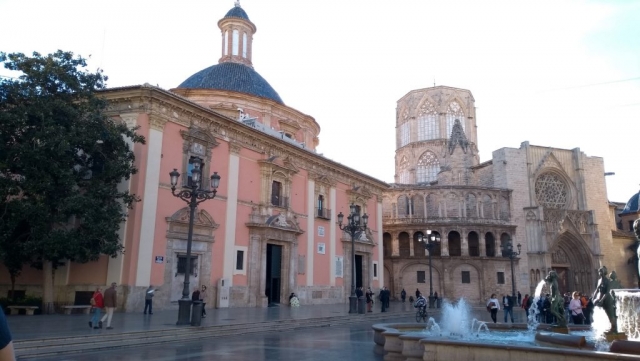 Valencia, Baja Bikes, fietstour, Plaza de la Virgin, Backpackjunkies